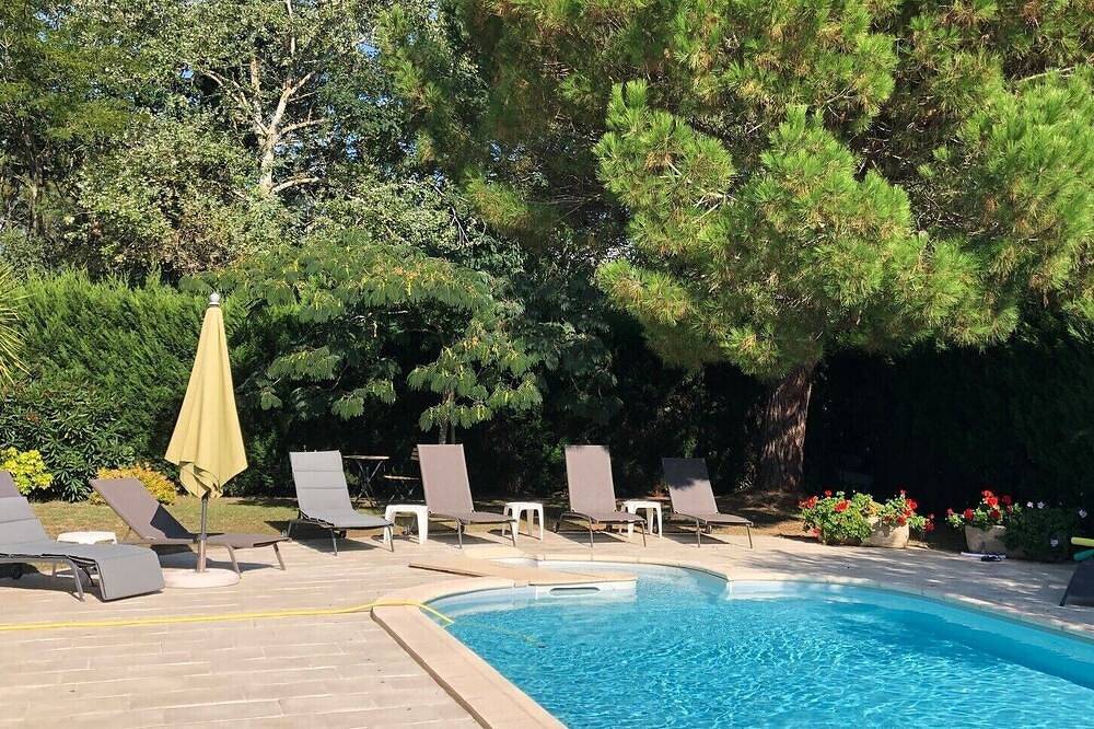 À 200m des plages : Le Logis Des Dunes avec piscine chauffée in Saint-Trojan-les-Bains, Côte de Beauté