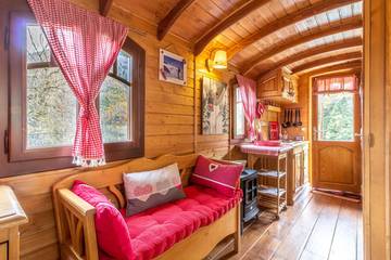 Gîte pour 2 personnes, avec jacuzzi ainsi que terrasse et sauna, animaux acceptés dans les Hautes-Pyrénées