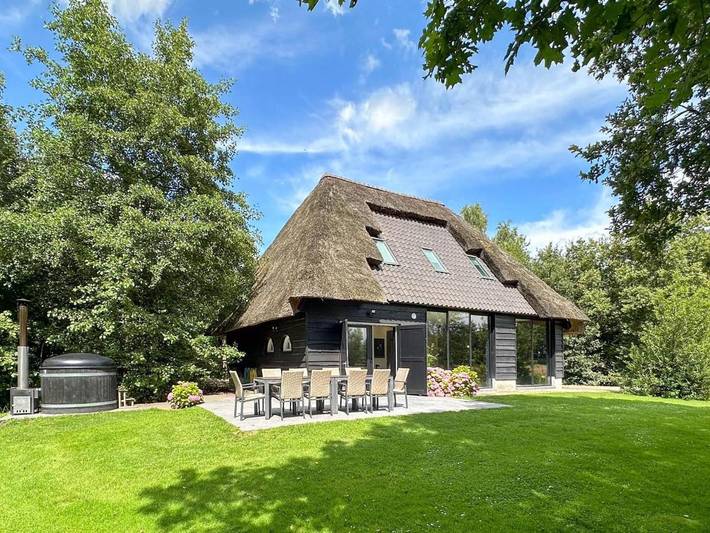 Location de vacances pour 10 personnes, avec Jacuzzi ainsi que Terrasse et Jardin dans Rijsbergen
