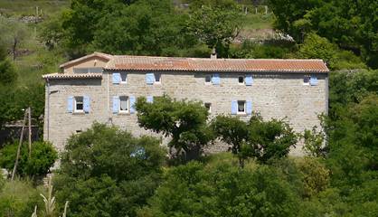 Gîte pour 6 personnes, avec terrasse à Les Assions