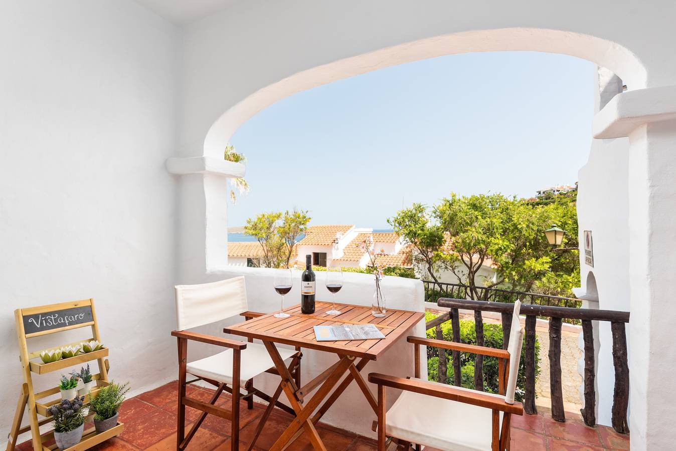 Apartamento entero, Apartamento 'Vistafaro' con vistas al mar, piscina compartida y Wi-Fi in Playa de Fornells, Es Mercadal