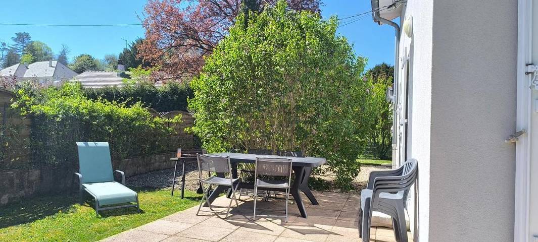 Location de vacances pour 8 personnes, avec vue et jardin à Dole - 3