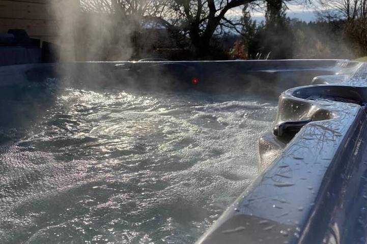 Ferienwohnung für 6 Personen, mit Balkon und Garten sowie Whirlpool