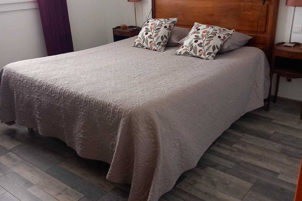 Ganze Wohnung, House with private pool in Entraigues in Entraigues-sur-la-Sorgue, Vaucluse