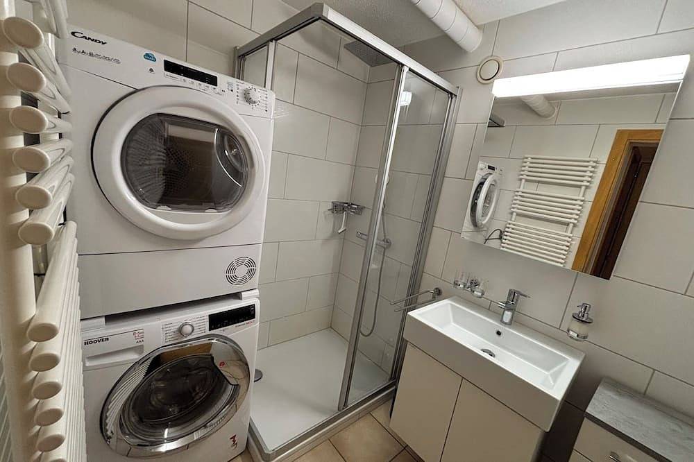 Ganze Wohnung, 3 Zimmer für 3 Personen: Wohnzimmer – Küche mit Spülmaschine und Dolce Gusto-Kaffeemaschine – 1 Schl in Anniviers, Walliser Alpen