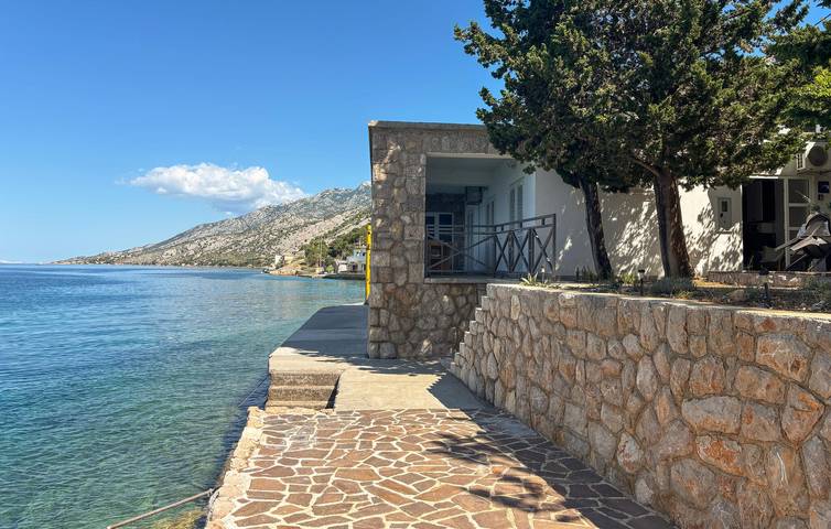 Urlaub am Meer: Apartment mit Meerblick, Terrasse und moderner Ausstattung in Lukovo, Kvarner Festland