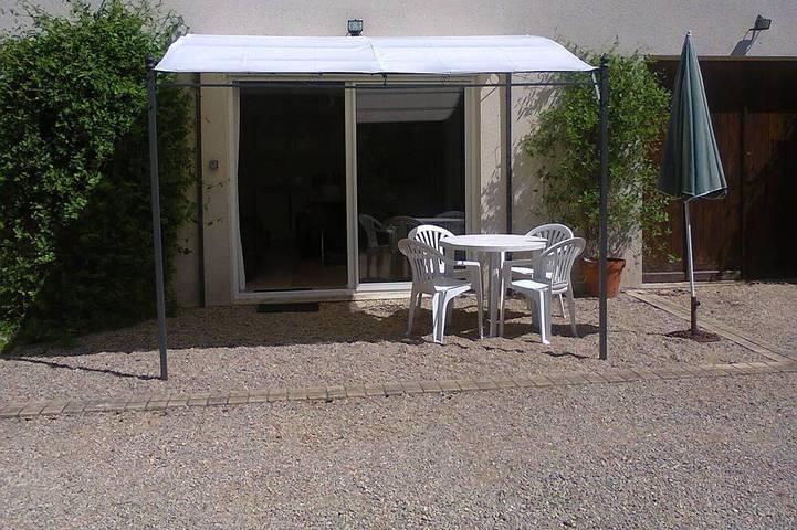 Gîte pour 4 personnes, avec terrasse ainsi que jardin et piscine à Cénac-et-Saint-Julien - 4