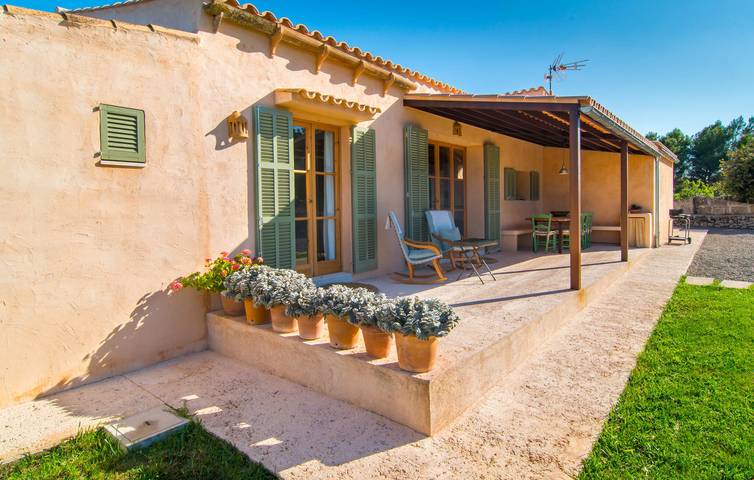Sonnige Terrasse mit Pool und Meerblick in Son Servera, Mallorca Osten