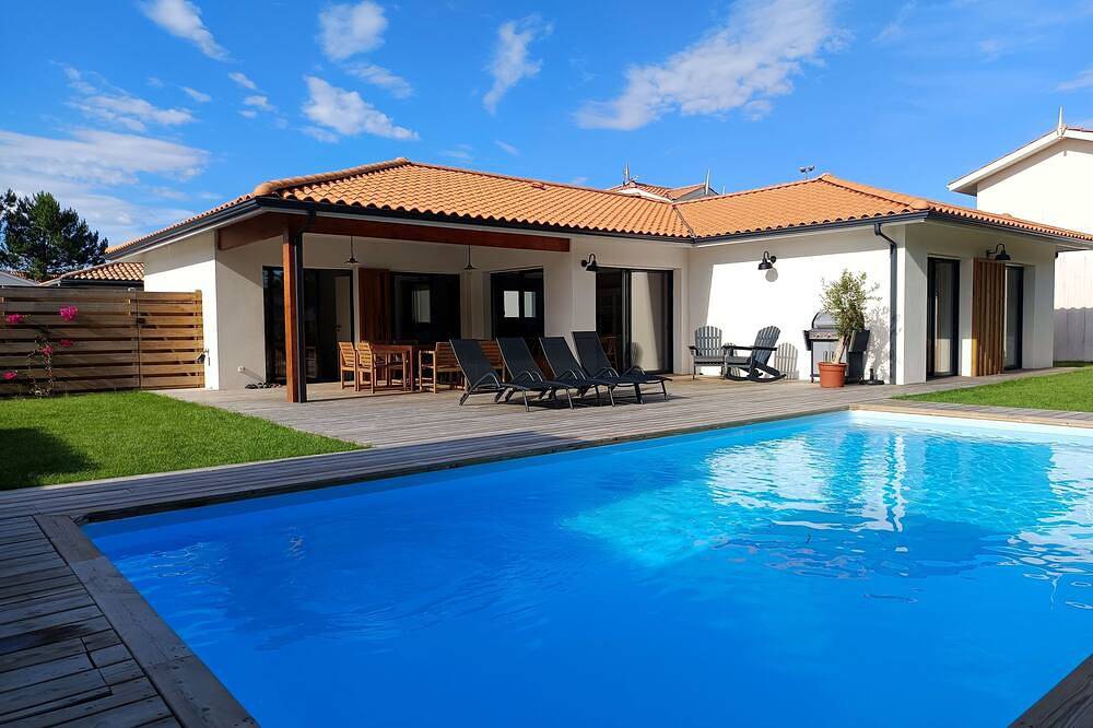 Villa with heated pool on the beach in Mimizan, Côte d’Argent