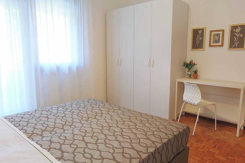 House with garden, 3 bedrooms, 2 bathrooms, 7 minutes walk to the sea. in Lido di Jesolo, Jesolo-stadt