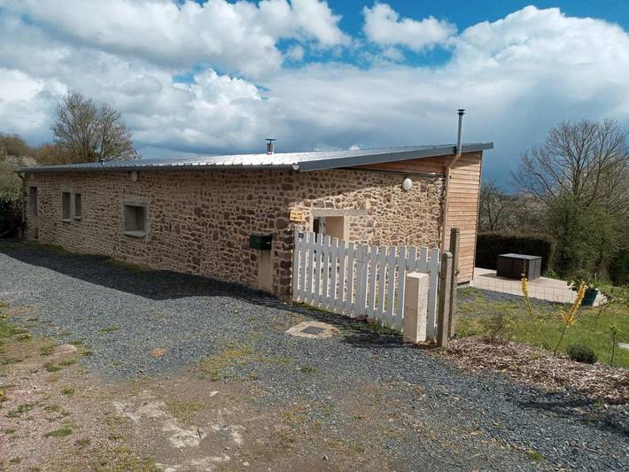 Location de vacances pour 5 personnes, avec vue et jardin à Le Bô - 2