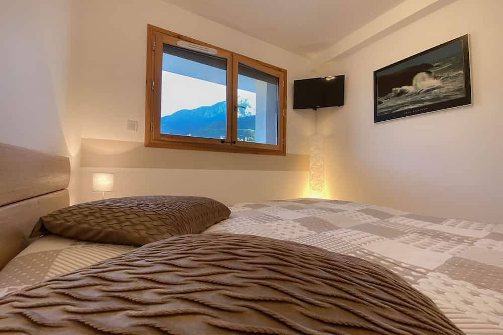 Entire apartment, La Terrasse au Bord du Lac, vue Panoramique 180 °, Appt 2 ch in Savines-le-Lac, Écrins National Park