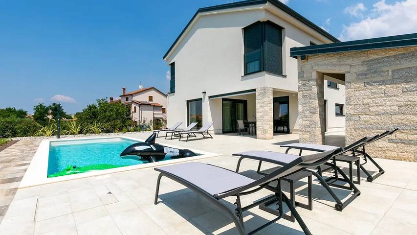 Ferienhaus für 6 Personen, mit Pool und Garten