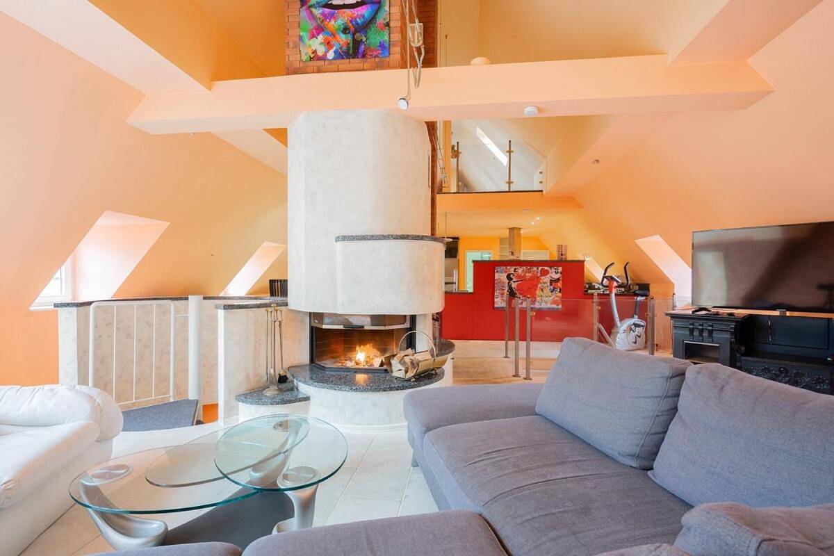 Ganze Wohnung, Sonnendurchflutetes 215qm Loft für 6 Personen in Nürnberg, Franken