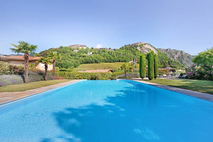 Entire apartment, Holiday Apartment "Jose" with Shared Pool, Terrace & Wi-Fi in Voltino, Tremosine
