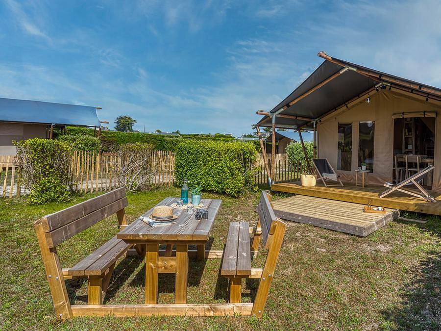 Camping Slow Village Breizh Légendes - Tente en toile et en bois 5 personnes - Lodge (sans sanitaires) in Plounéour-Brignogan-Plages, Région de Brest