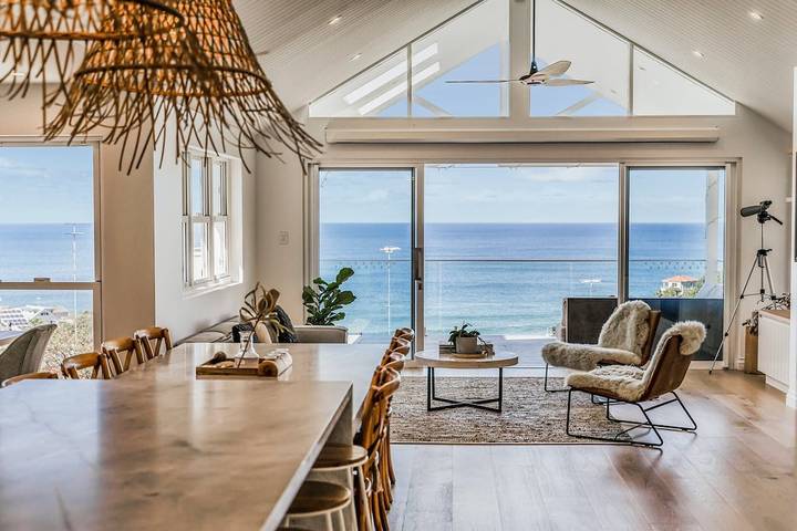 Holiday home for 8 people, with pool and balcony in Bondi