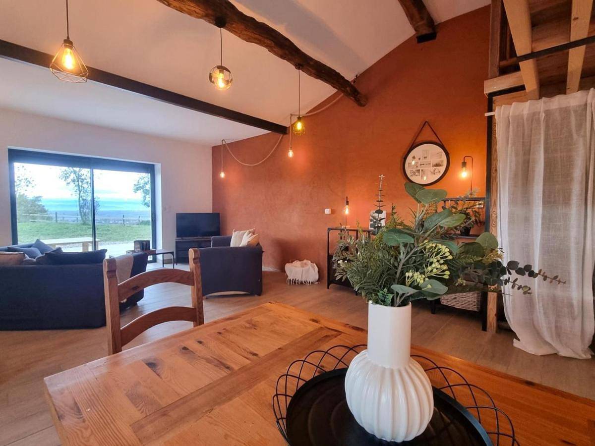 Gîte chaleureux 8 pers. avec wifi et animaux admis - Fr-1-496-343 in Pouilly-lès-Feurs, Montbrison