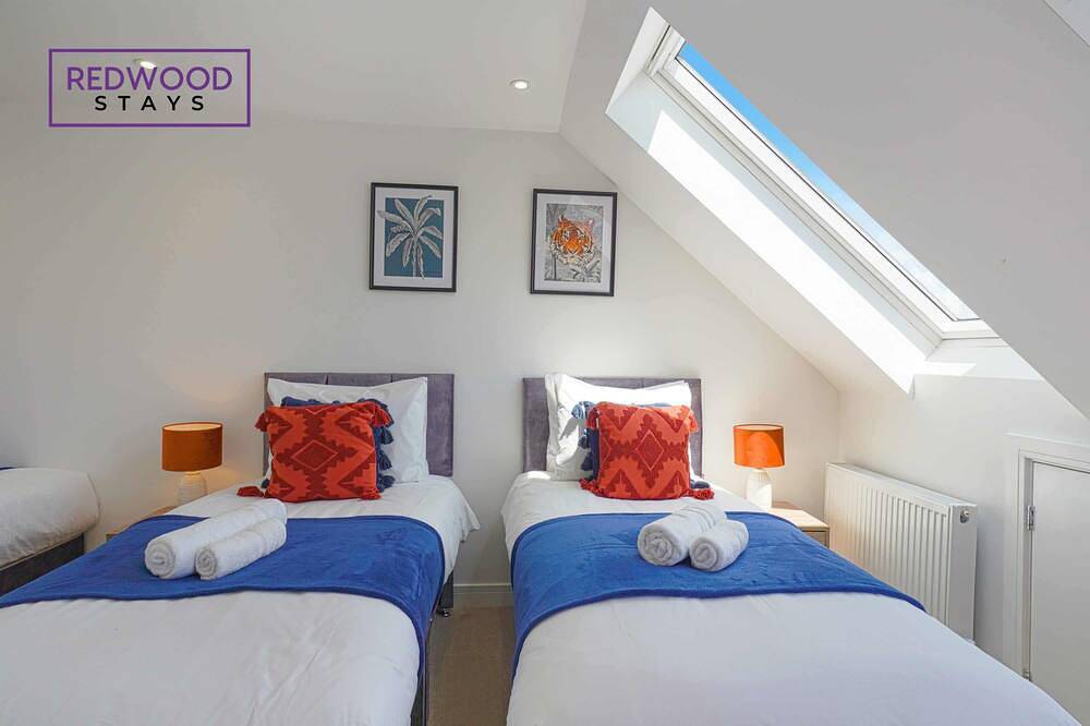 Huge House, Contractors/Families, 2X Free Parking in Rushmoor, Hampshire