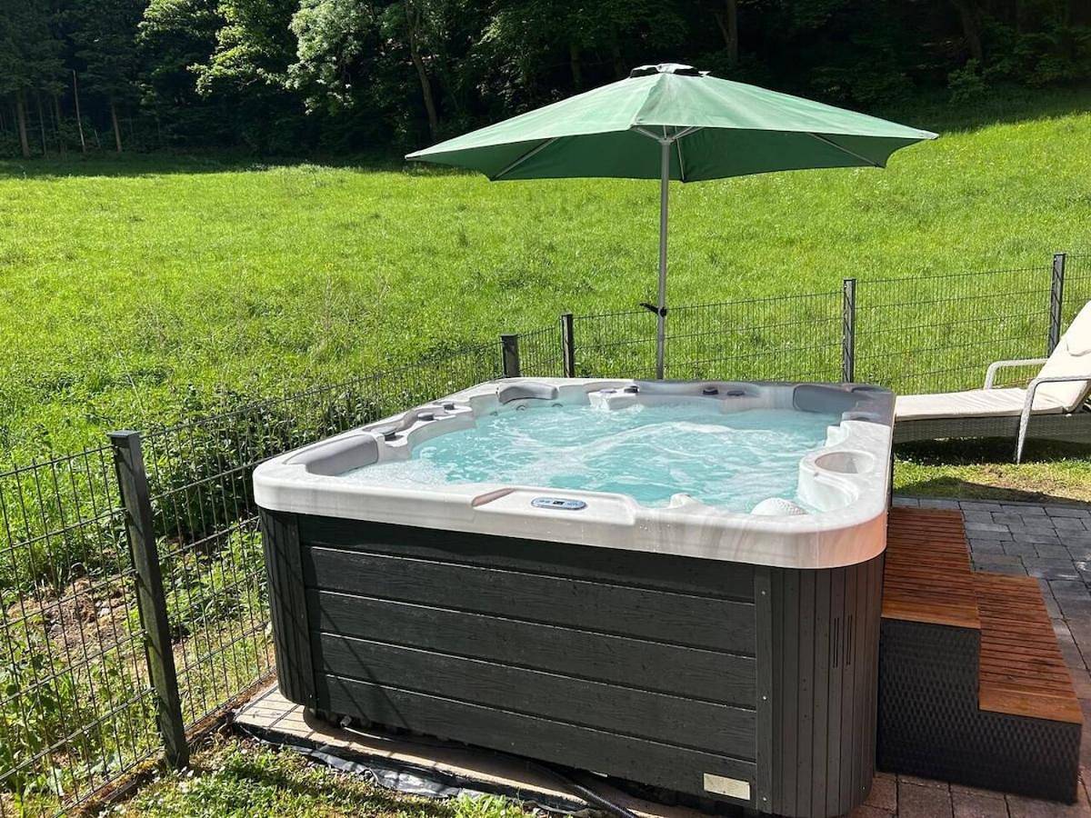 Wellness-Chalet am Badesee für bis zu 10 Personen in Rieden (Eifel), Osteifel