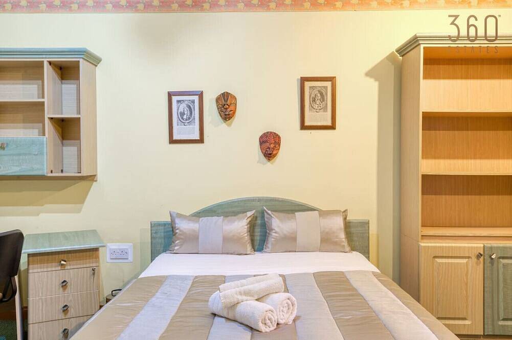 Stunning 4Br Villa with Private pool & parking in Attard, Malta Island