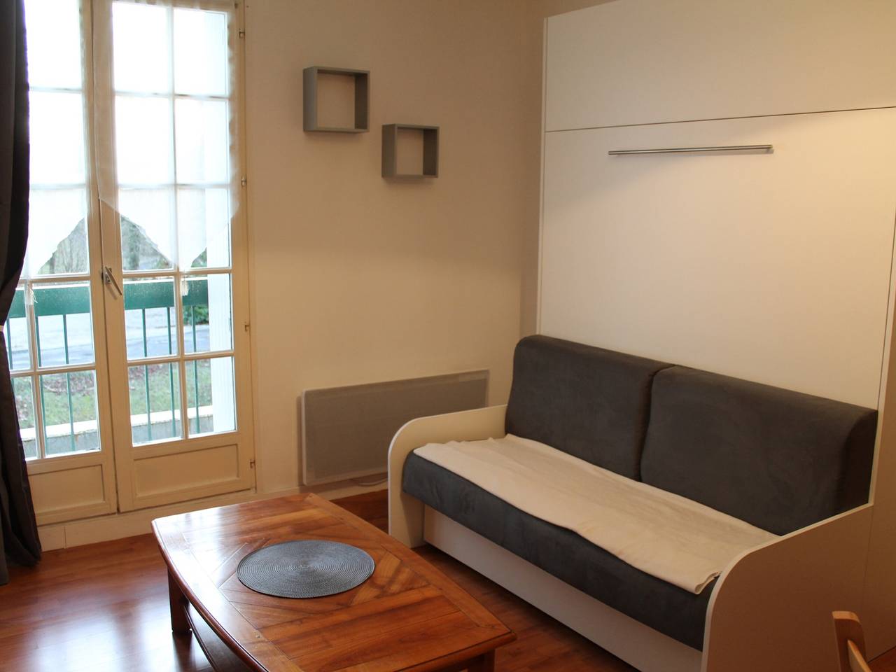 Entire studio, Furnished apartment with balcony - Pets allowed, Wifi in La Roche-Posay, Vienne