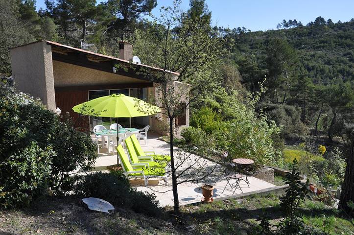 Gîte pour 6 personnes, avec terrasse ainsi que vue sur le lac et jardin, animaux acceptés à Esparron-de-Verdon - 2
