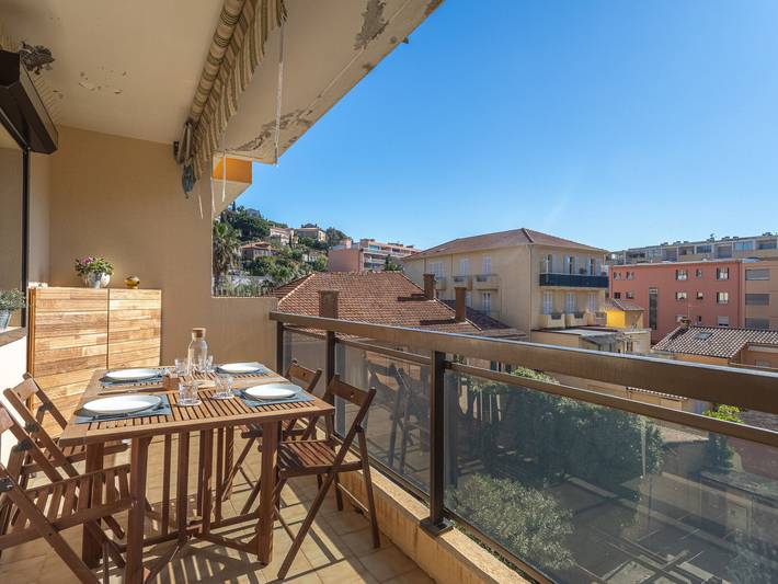 Gîte pour 4 personnes, avec terrasse, animaux acceptés dans Plage Du Lavandou Le Lavandou