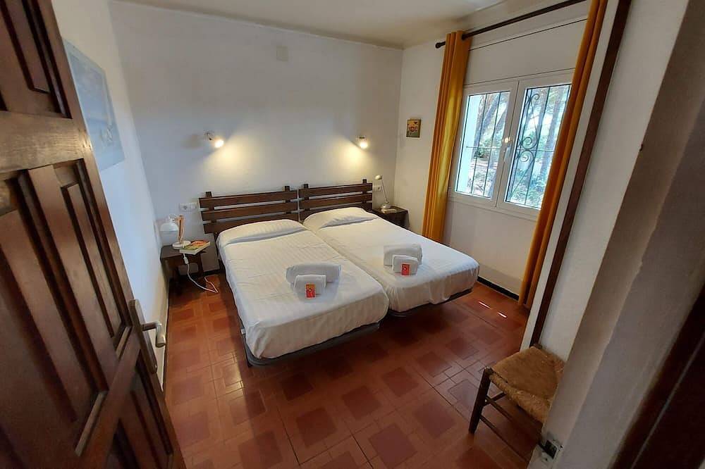 Villa Catabella with unlimited Wifi internet next to the beaches and the village in l'Escala, Upper Empordà