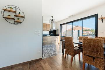 Location de vacances pour 8 personnes, avec jardin à Azur