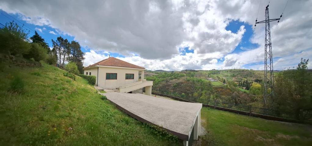 Casa de férias para 6 pessoas, com jardim e vista em Salto