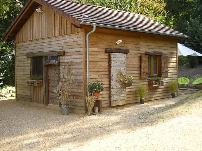 Gîte pour 4 personnes, avec terrasse ainsi que jacuzzi et jardin