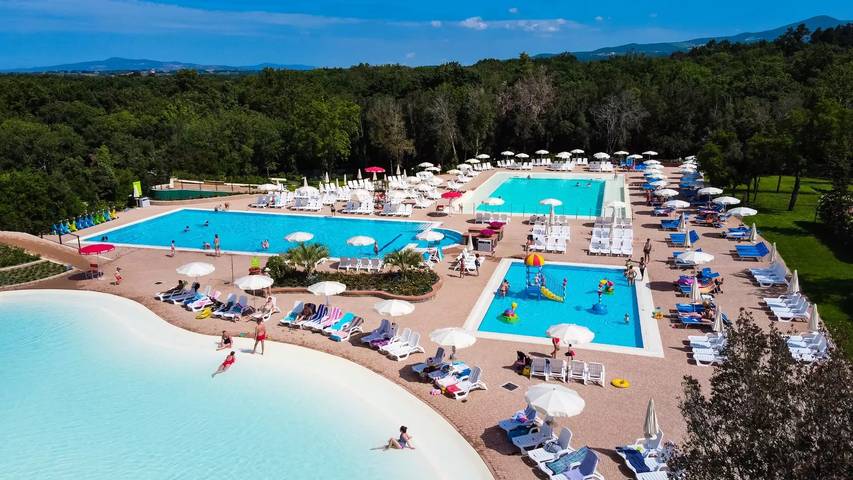 Camping per 7 persone, con piscina e terrazza in Costa degli Etruschi