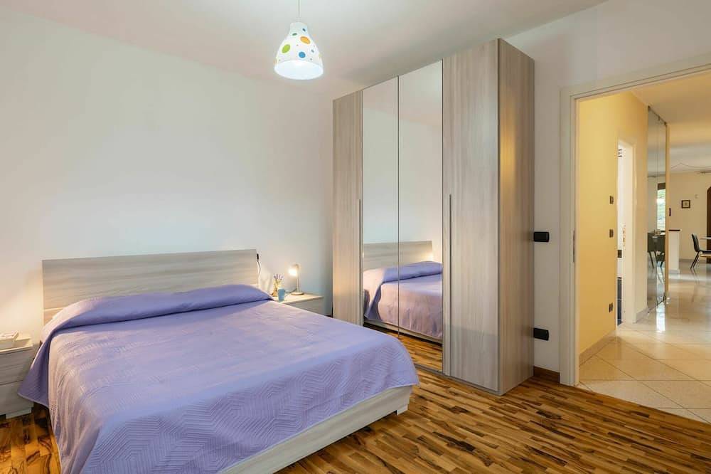 Ferienhaus mit Klimaanlage,  W-Lan, Whirlpool, Tv, Innenhof, Haustiere erlaubt, Panoramablick in Cisano sul Neva, Riviera di Ponente