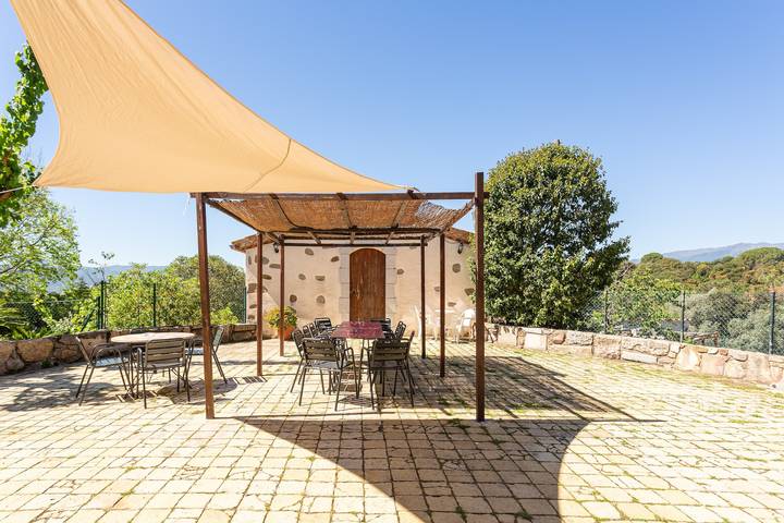 Casa rural para 15 personas, con jardín y piscina para niños, Se admiten mascotas en Selva - 3