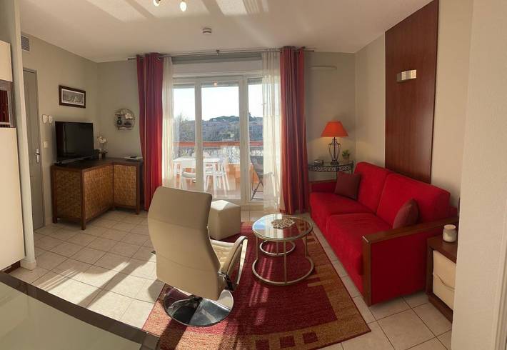 Gîte pour 4 personnes, avec vue sur le lac et piscine ainsi que jardin et vue dans Office De Tourisme Et Des Congres De Mandelieu - 2