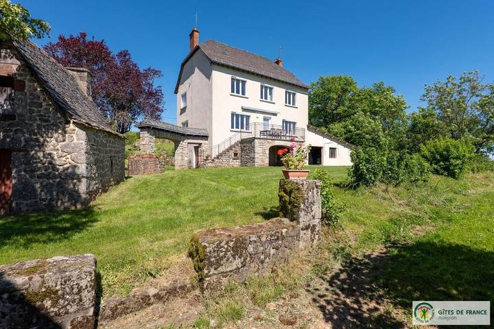 Location de vacances pour 7 personnes, avec Terrasse et Jardin à Villecomtal