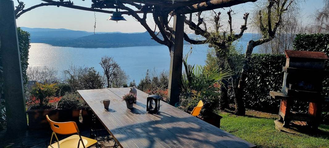 Chalet für 2 Personen, mit Garten und Seeblick am Lago Maggiore