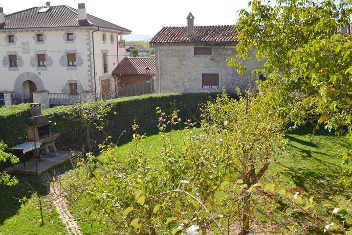 Casa rural para 10 personas, con Balcón y Terraza además de Jardín y Vistas en Cuenca de Pamplona - 2