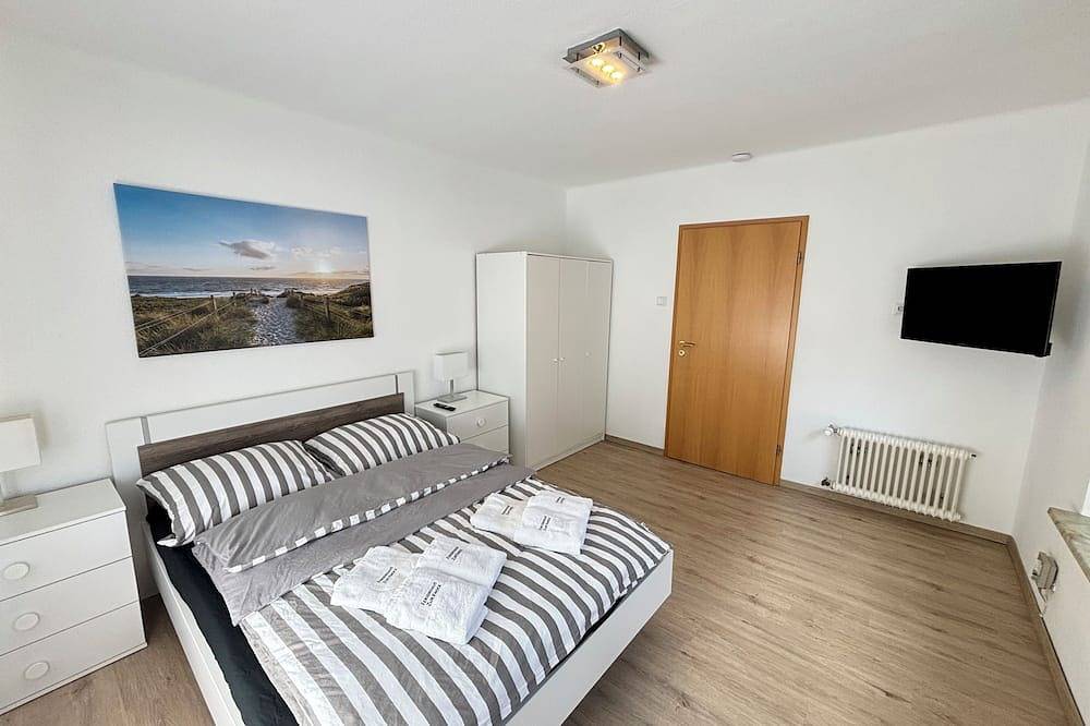 Idyllisches Ferienhaus in Emden, 6 Pers., großer Garten, Haustiere in Emden, Ostfriesland