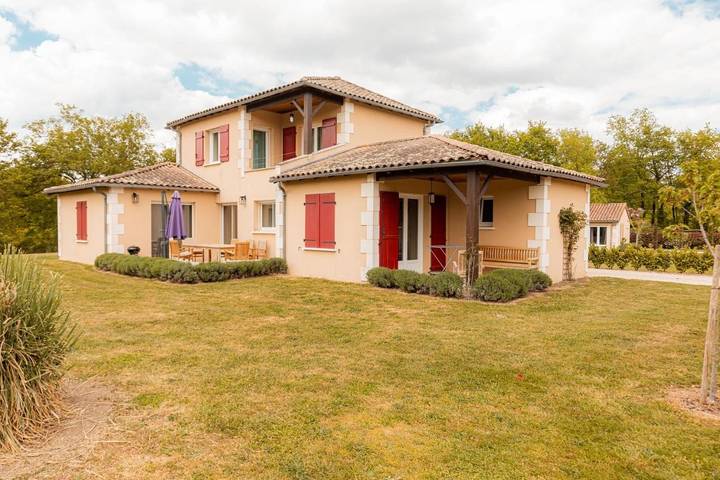 Location de vacances pour 8 personnes, avec vue ainsi que piscine et jardin, animaux acceptés à Vasles - 2