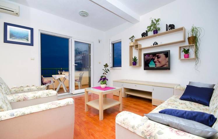 Ferienhaus für 7 Personen, mit Balkon und Terrasse sowie Garten und Pool in Krvavica - 2