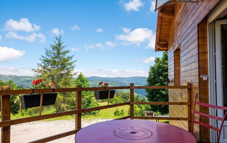 Chalet pour 16 personnes, avec Terrasse ainsi que Jardin et Piscine dans la Loire - 4