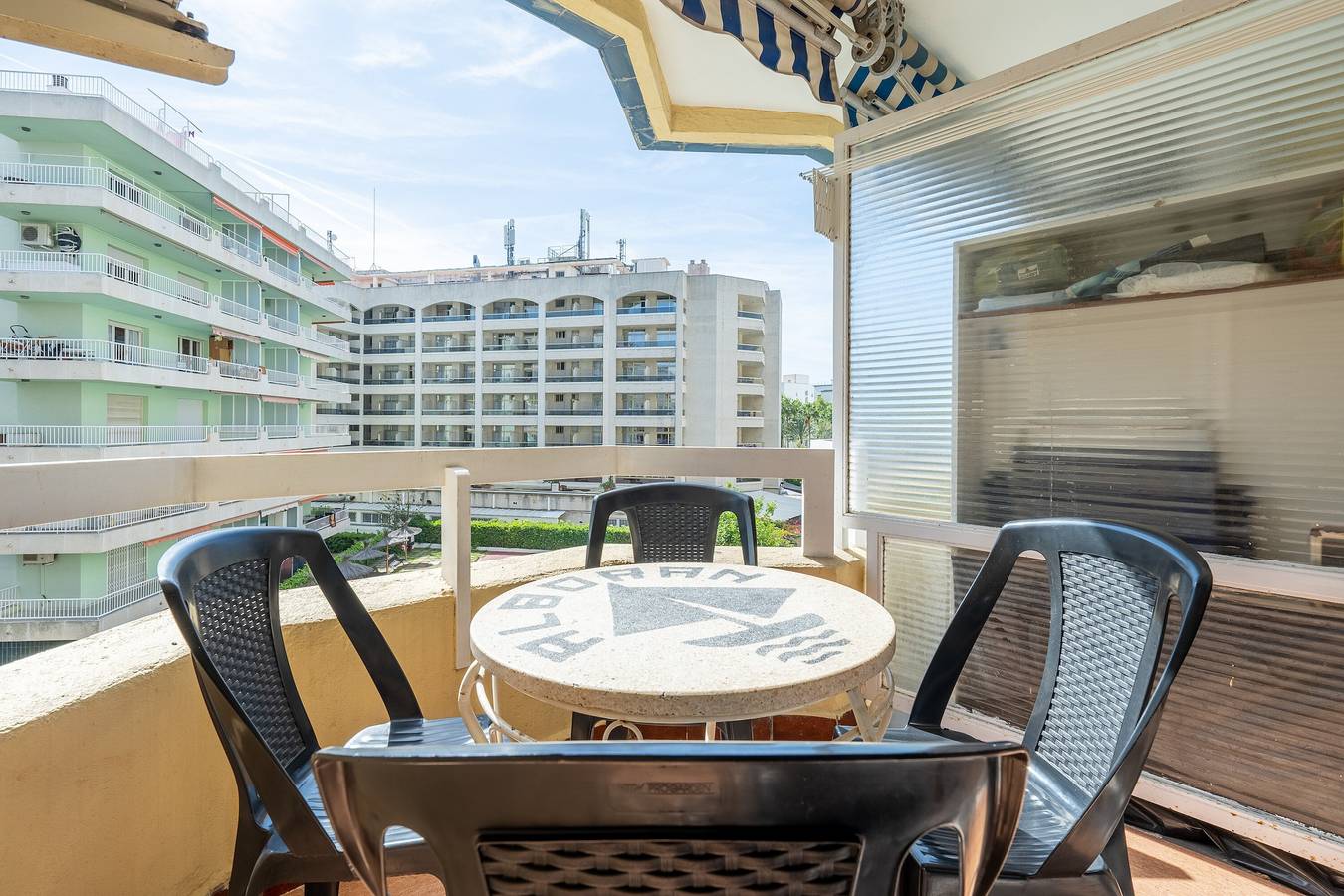 Entire apartment, Tss Alboran Sunrise Apartment, 2 Adults & 2 Children, Private Pool, Wi-Fi & Air Conditioning in Salou, Costa Dorada