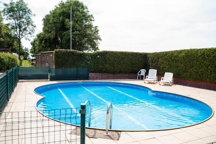 Tente pour 6 personnes, avec Terrasse et Piscine dans Pommerloch