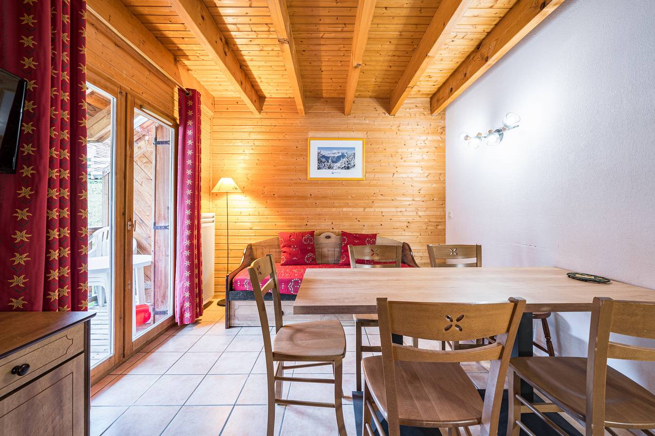 Ganze Wohnung, Chalet für 6/8 Personen – gemütlich – Pool & Sauna – Sommer/Winter – Bergblick in Montgellafrey, Le Grand Domaine
