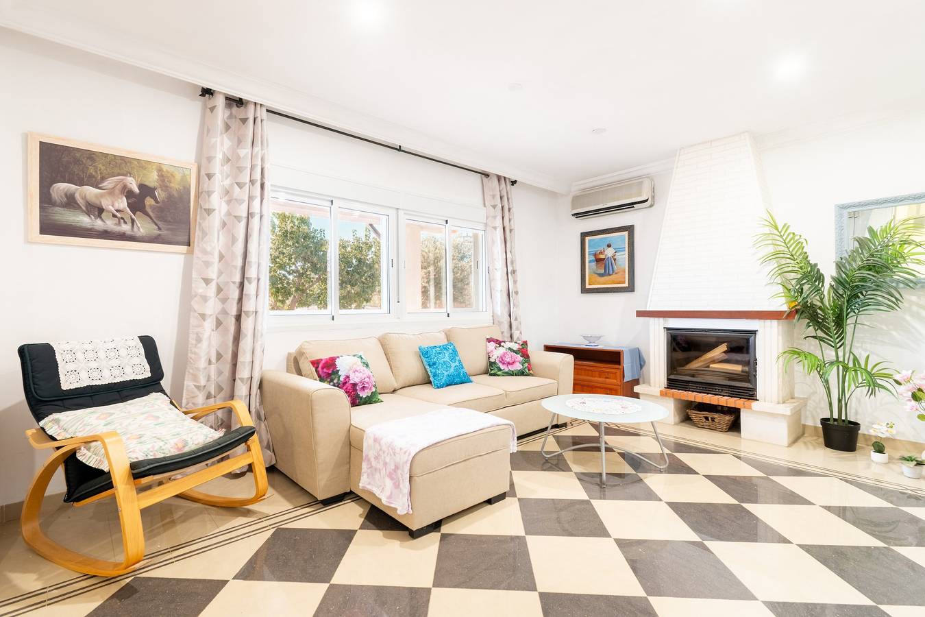 Casa vacacional 'Cas Momio' con terraza privada in Ses Cases Noves, Marrachí