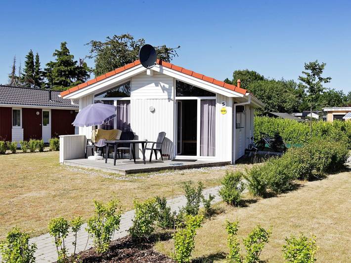 Ferienhaus für 4 Personen, mit Terrasse und Garten in Lensterstrand