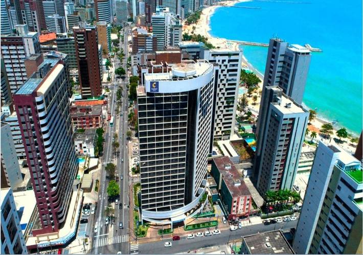 Pousadas para 3 pessoas, com jardim e piscina infantil e ainda sauna and piscina em Fortaleza