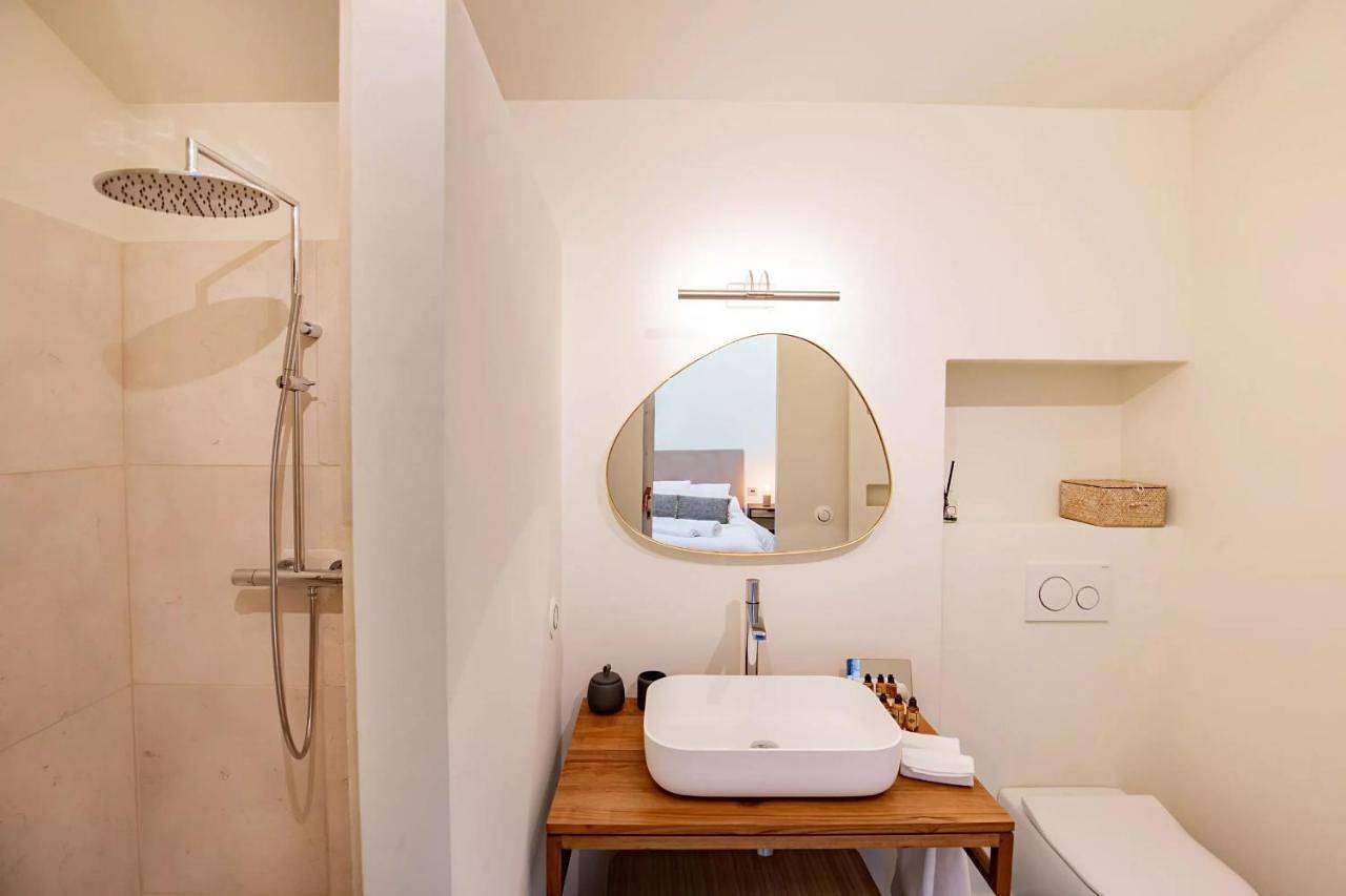 Deluxe Double Room (2 Adults + 1 Child) in Lourmarin, Parc naturel régional du Luberon